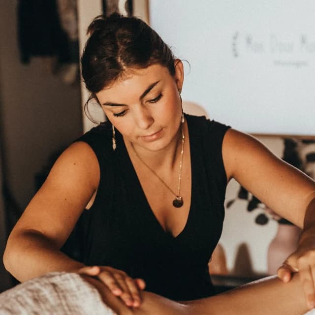 Marine, esthéticienne et praticienne bien-être diplômée